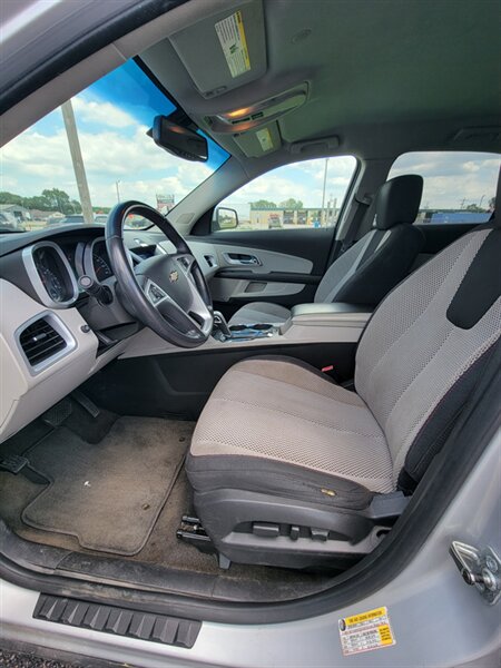 2010 Chevrolet Equinox LT - Photo 8 - Topeka, KS 66608