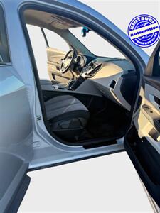 2010 Chevrolet Equinox LT   - Photo 6 - Topeka, KS 66608