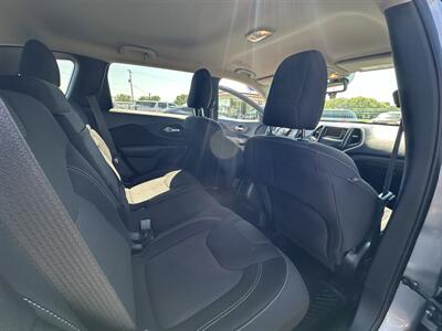 2015 Jeep Cherokee Latitude   - Photo 12 - Topeka, KS 66608