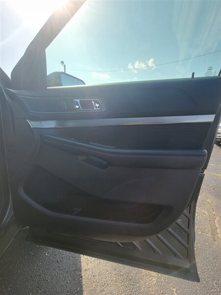 2018 Ford Explorer XLT - Photo 18 - Topeka, KS 66608