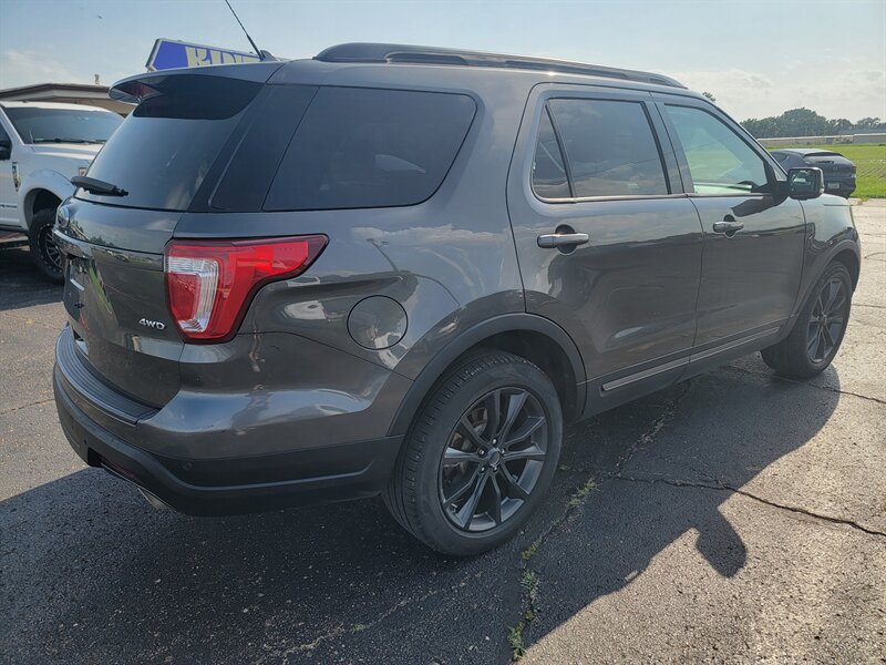 2018 Ford Explorer XLT - Photo 5 - Topeka, KS 66608