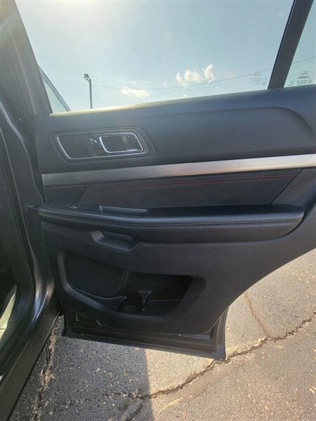 2018 Ford Explorer XLT - Photo 16 - Topeka, KS 66608