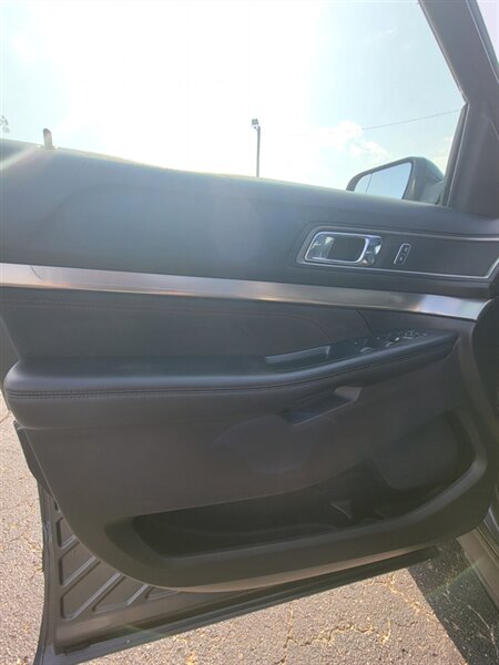 2018 Ford Explorer XLT - Photo 9 - Topeka, KS 66608