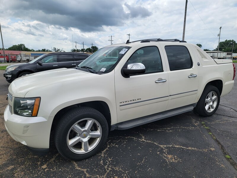 2013 Chevrolet Avalanche LTZ Black Diamond   - Photo 1 - Topeka, KS 66608