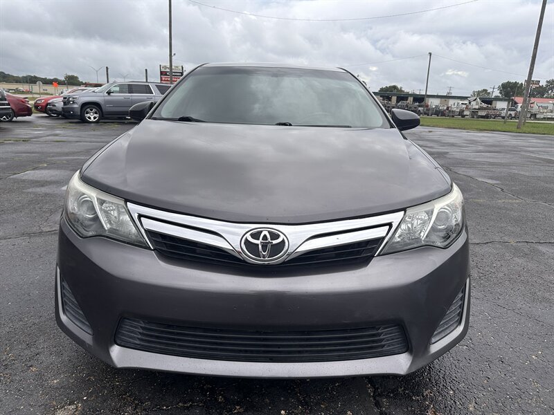 2014 Toyota Camry LE - Photo 2 - Topeka, KS 66608