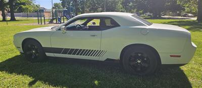 2010 Dodge Challenger SE   - Photo 2 - Terre Haute, IN 47807