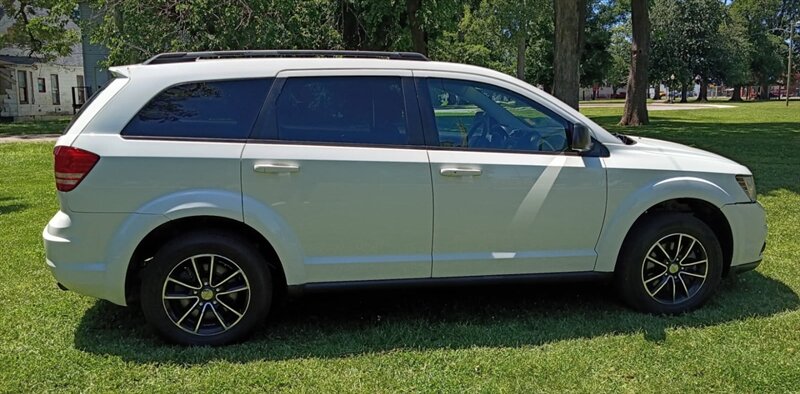 2017 Dodge Journey SE   - Photo 1 - Terre Haute, IN 47807