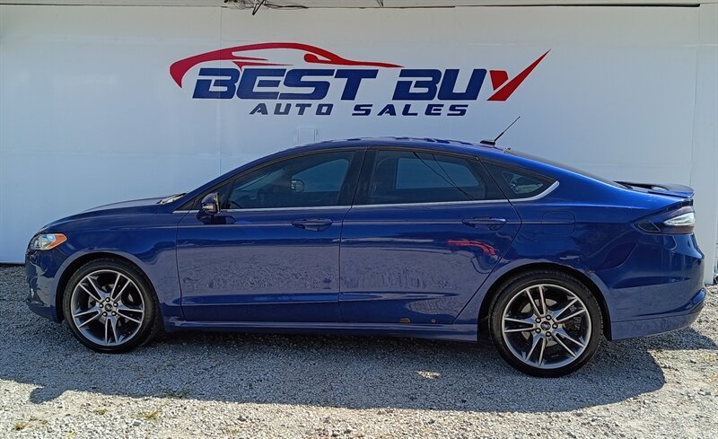 2016 Ford Fusion SE   - Photo 1 - Terre Haute, IN 47807