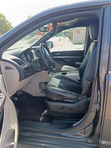 2018 Dodge Grand Caravan SXT - Photo 7 - Terre Haute, IN 47807