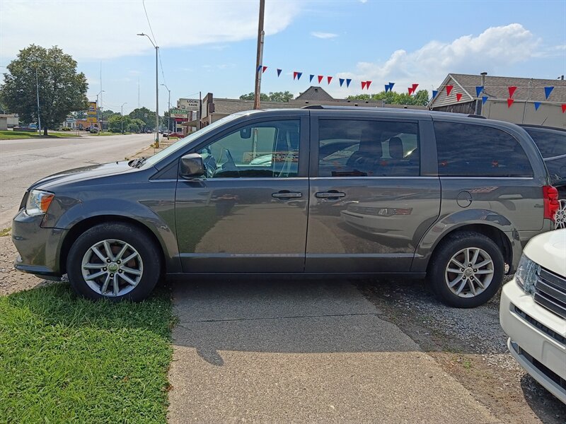 2018 Dodge Grand Caravan SXT   - Photo 1 - Terre Haute, IN 47807