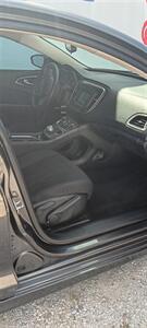 2015 Chrysler 200 Limited - Photo 5 - Terre Haute, IN 47807