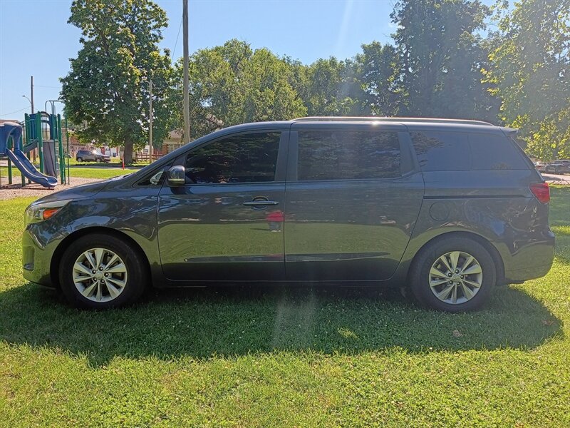 2016 Kia Sedona LX   - Photo 1 - Terre Haute, IN 47807