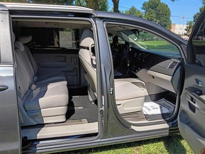 2016 Kia Sedona LX - Photo 6 - Terre Haute, IN 47807