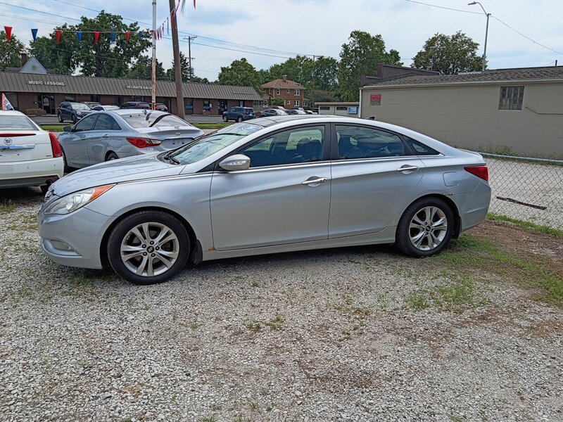 2012 Hyundai SONATA SE   - Photo 1 - Terre Haute, IN 47807