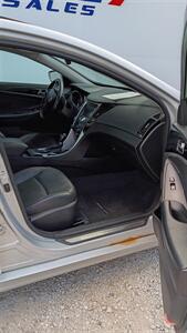 2012 Hyundai SONATA SE - Photo 6 - Terre Haute, IN 47807