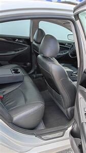 2012 Hyundai SONATA SE - Photo 5 - Terre Haute, IN 47807