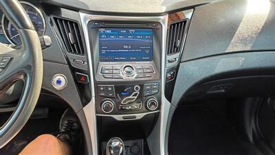 2012 Hyundai SONATA SE - Photo 13 - Terre Haute, IN 47807