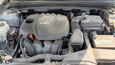 2012 Hyundai SONATA SE - Photo 10 - Terre Haute, IN 47807