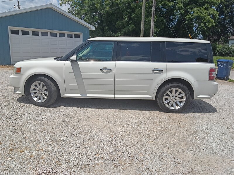 2009 Ford Flex SEL   - Photo 1 - Terre Haute, IN 47807