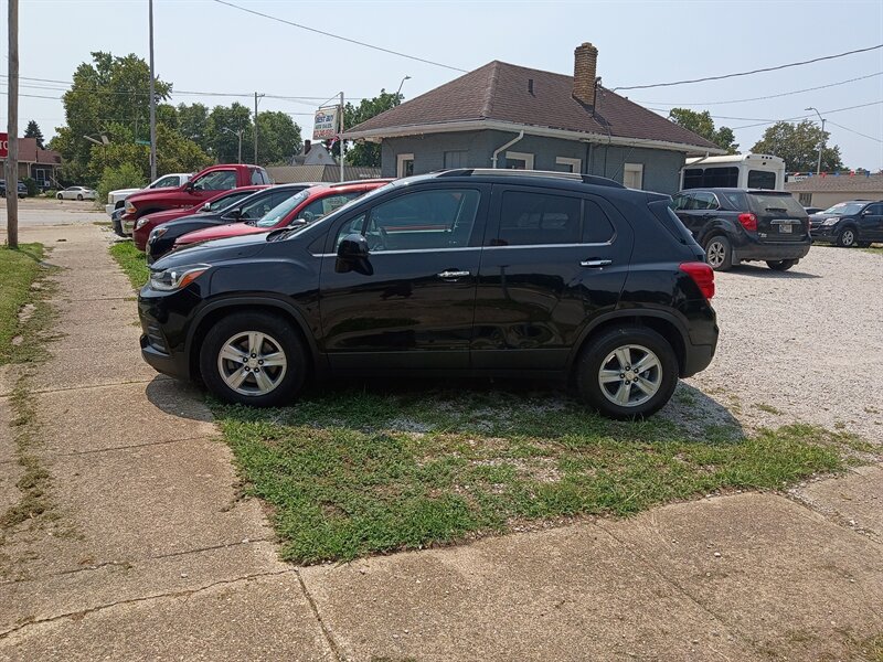 2020 Chevrolet Trax LT   - Photo 1 - Terre Haute, IN 47807