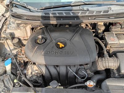 2013 Hyundai ELANTRA Limited - Photo 6 - Terre Haute, IN 47807