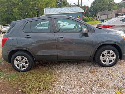 2016 Chevrolet Trax LS - Photo 2 - Terre Haute, IN 47807