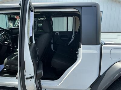 2020 Jeep Gladiator Sport S - Photo 11 - Terre Haute, IN 47804