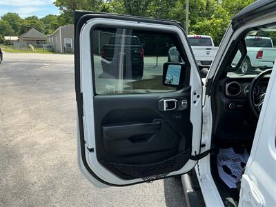 2020 Jeep Gladiator Sport S - Photo 14 - Terre Haute, IN 47804