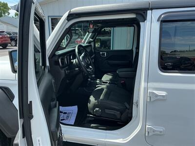 2020 Jeep Gladiator Sport S - Photo 8 - Terre Haute, IN 47804