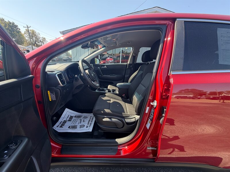 2020 Kia Sportage LX - Photo 9 - Terre Haute, IN 47804