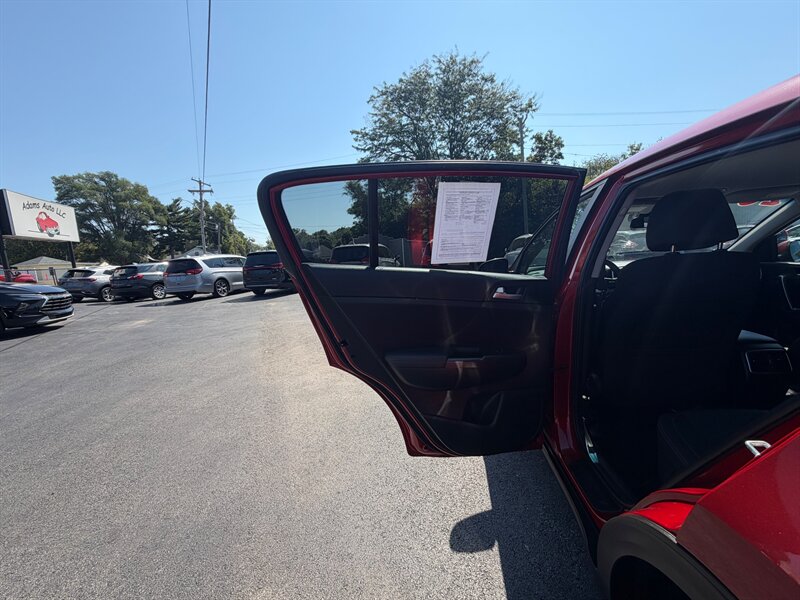 2020 Kia Sportage LX - Photo 17 - Terre Haute, IN 47804