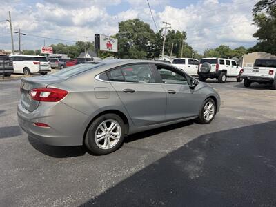 2017 Chevrolet Cruze LT Auto   - Photo 6 - Terre Haute, IN 47804