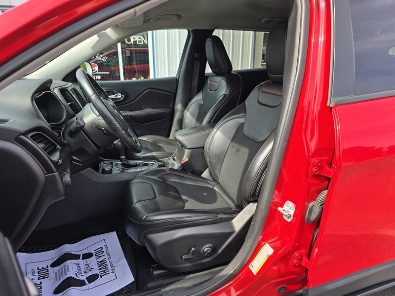 2019 Jeep Cherokee Trailhawk - Photo 16 - Terre Haute, IN 47804