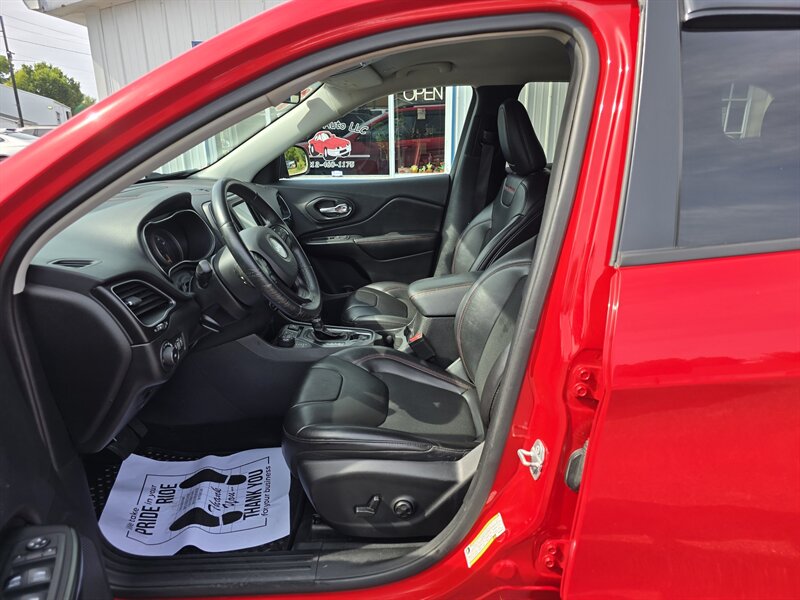 2019 Jeep Cherokee Trailhawk - Photo 14 - Terre Haute, IN 47804