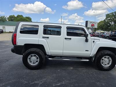 2009 Hummer H3   - Photo 8 - Terre Haute, IN 47804
