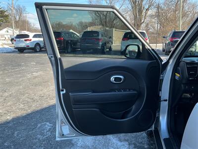 2018 Kia Soul +   - Photo 15 - Terre Haute, IN 47804