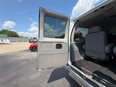 2006 Ford E-Series Van 350 XL CLUB WAGON - Photo 11 - Terre Haute, IN 47804