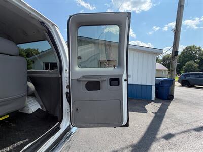 2006 Ford E-Series Van 350 XL CLUB WAGON - Photo 12 - Terre Haute, IN 47804