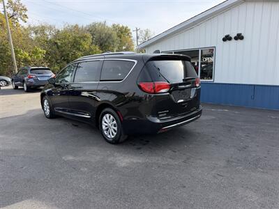 2018 Chrysler Pacifica Touring L - Photo 3 - Terre Haute, IN 47804
