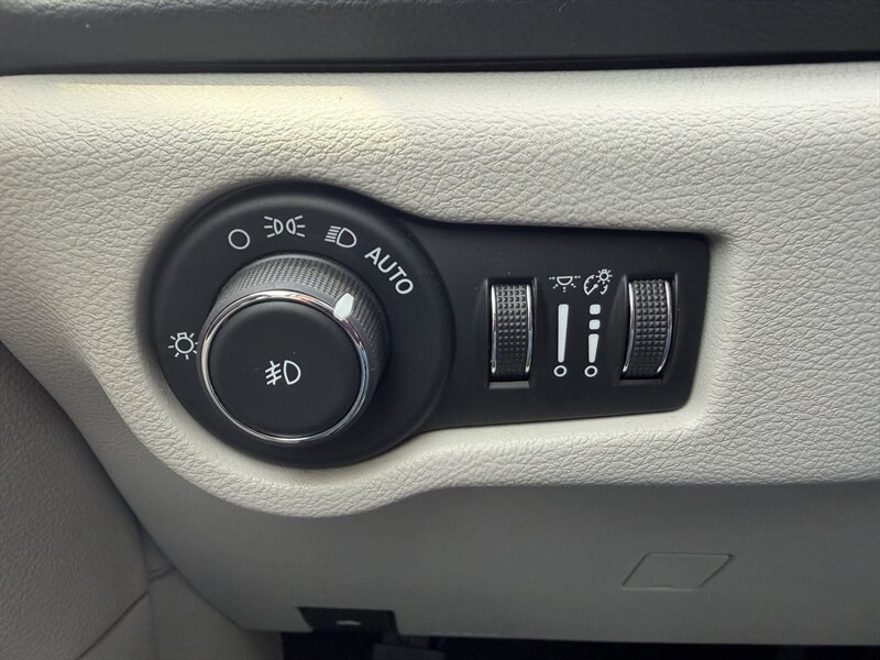 2018 Chrysler Pacifica Touring L - Photo 28 - Terre Haute, IN 47804