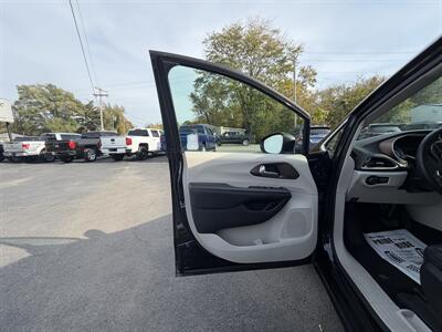 2018 Chrysler Pacifica Touring L - Photo 21 - Terre Haute, IN 47804