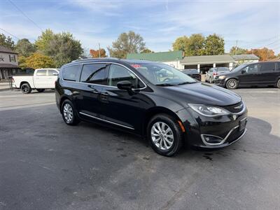2018 Chrysler Pacifica Touring L - Photo 6 - Terre Haute, IN 47804