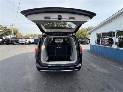 2018 Chrysler Pacifica Touring L - Photo 10 - Terre Haute, IN 47804