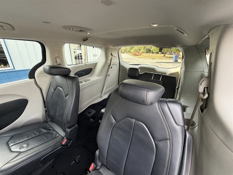 2018 Chrysler Pacifica Touring L - Photo 16 - Terre Haute, IN 47804