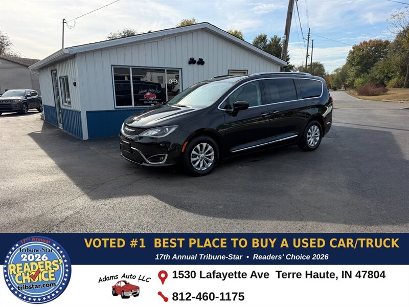 2018 Chrysler Pacifica Touring L   - Photo 1 - Terre Haute, IN 47804