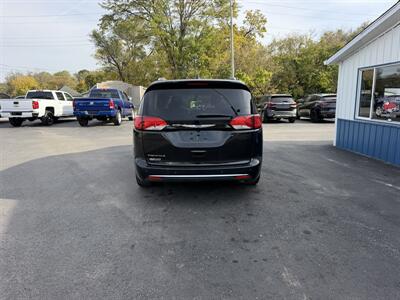 2018 Chrysler Pacifica Touring L - Photo 4 - Terre Haute, IN 47804
