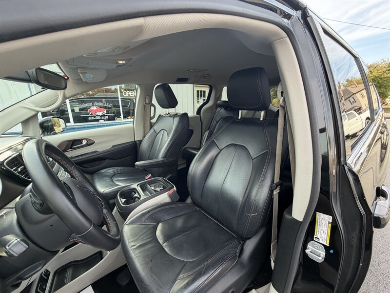 2018 Chrysler Pacifica Touring L - Photo 22 - Terre Haute, IN 47804