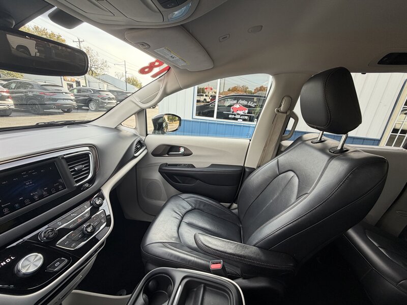 2018 Chrysler Pacifica Touring L - Photo 37 - Terre Haute, IN 47804