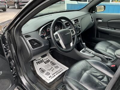 2013 Chrysler 200 Limited - Photo 8 - Terre Haute, IN 47804