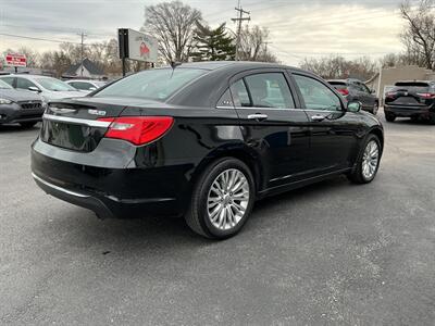 2013 Chrysler 200 Limited - Photo 4 - Terre Haute, IN 47804